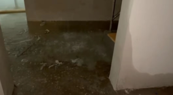 华丰金服 愁！交房不到一年的小区为何频现漏雨？