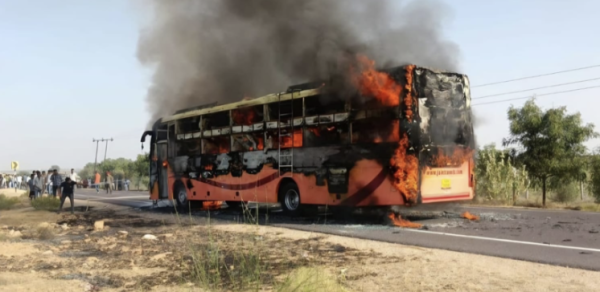 上上通 印度拉贾斯坦邦巴士起火已致至少19人死亡
